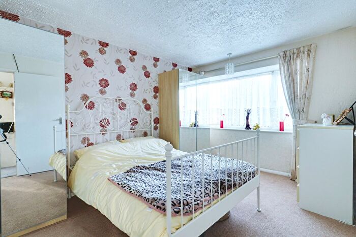 2 Bedroom Semi-Detached Bungalow For Sale In South Hall Drive, Rainham, RM13