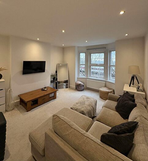 3 Bedroom Flat To Rent In Tottenham Lane, London, N8