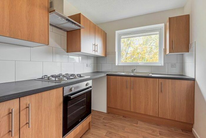 1 Bedroom Flat To Rent In Hayes Lane, Beckenham, BR3