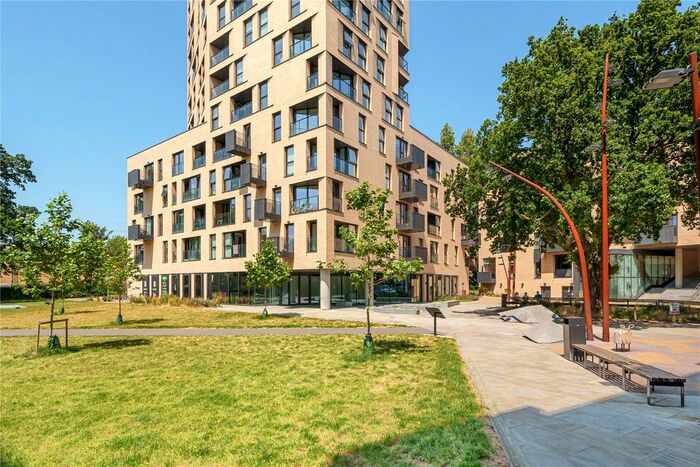 2 Bedroom Flat To Rent In Burgess Springs, Chelmsford, CM1