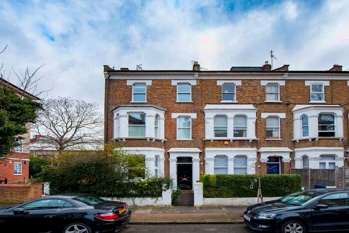 3 Bedroom Flat To Rent In Frithville Gardens, London, W12