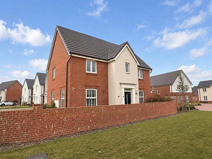 4 Bedroom Detached House For Sale In Bittern Avenue, Yapton, BN18