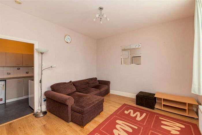 2 Bedroom Flat To Rent In Trewhitt Road, Heaton, Newcastle Upon Tyne, NE6
