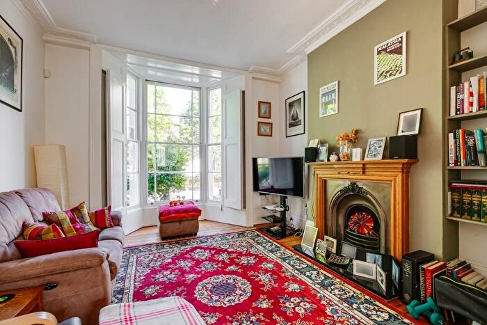 2 Bedroom Flat To Rent In Leighton Grove, Kentish Town, London, NW5