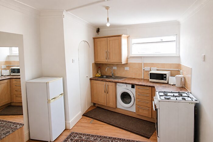 1 Bedroom Flat To Rent In Munster Avenue, Hounslow, TW4
