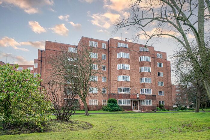 3 Bedroom Flat For Sale In Viceroy Close, Edgbaston, Birmimgam, B5
