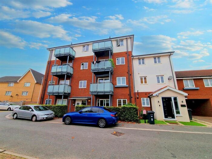 2 Bedroom Flat To Rent In Craigen Gardens, Ilford, IG3