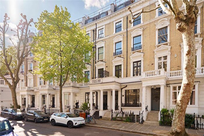 2 Bedroom Flat For Sale In Linden Gardens, Notting Hill, London, W2