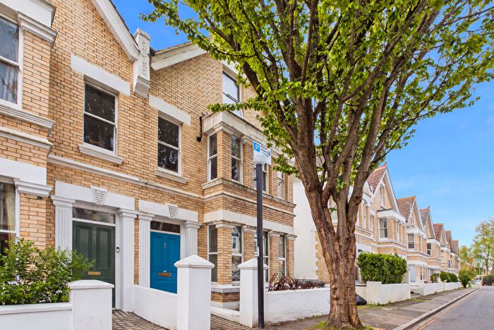 2 Bedroom Flat For Sale In Lawrence Road, Hove, BN3