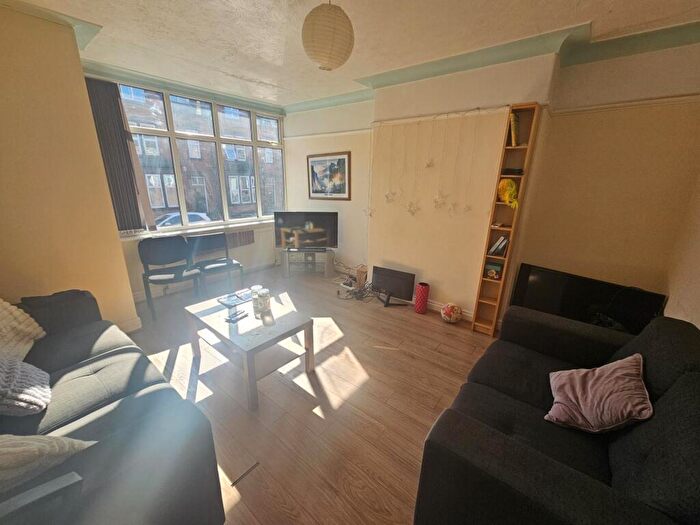 4 Bedroom House To Rent In Manor Terrace, Leeds, LS6