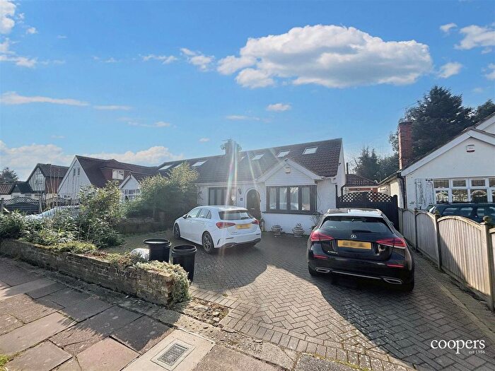 4 Bedroom Semi-Detached Bungalow To Rent In The Chase, Ickenham, UB10