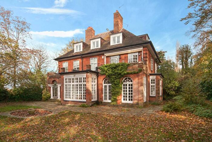 3 Bedroom Flat To Rent In Rosecroft Avenue, Hampstead, NW3