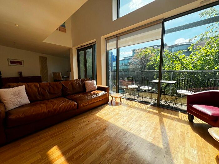 2 Bedroom Flat To Rent In Cowcaddens Road, Cowcaddens, Glasgow, G4