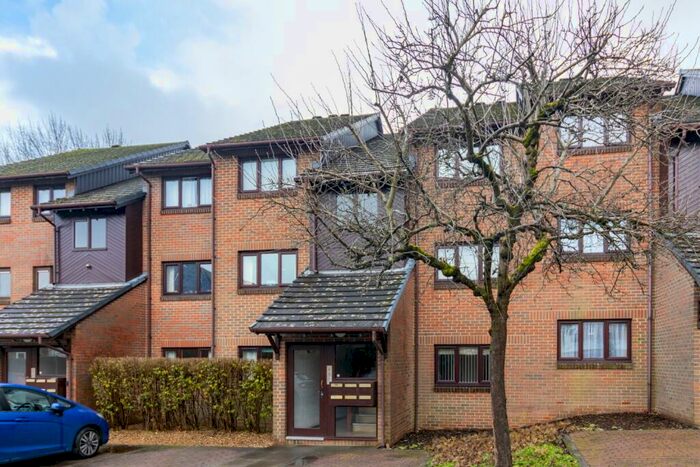 1 Bedroom Flat To Rent In Adams Way, Alton, Hampshire, GU34
