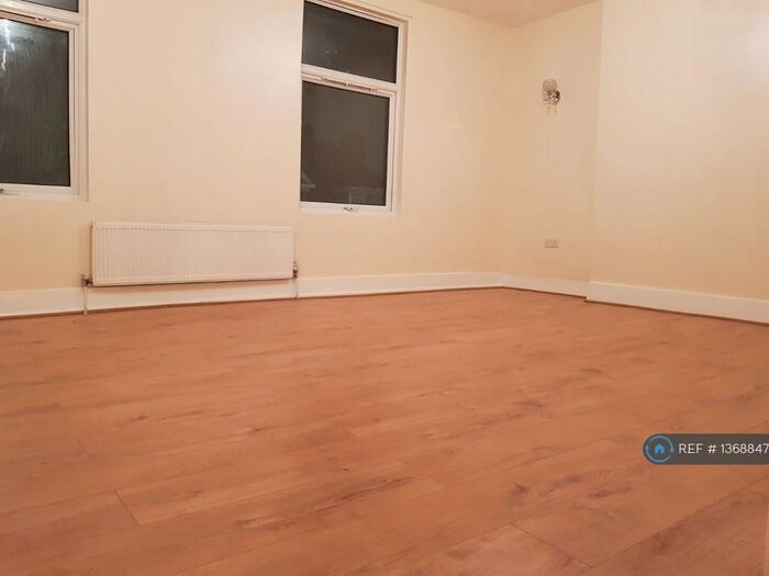 4 Bedroom Flat To Rent In Lordship Lane, London, N22