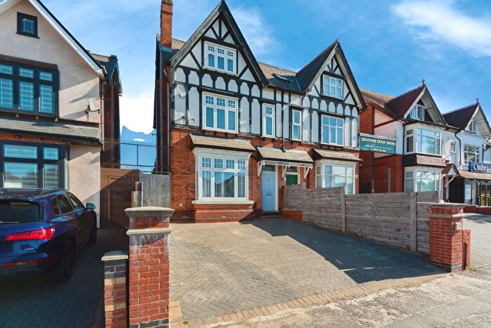5 Bedroom Semi Detached House For Sale In Warwick Road, Acocks Green, Birmingham, West Midlands, B27