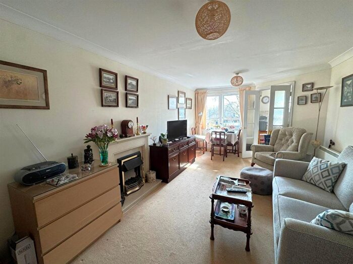 1 Bedroom Property For Sale In Windsor Way, Aldershot, GU11