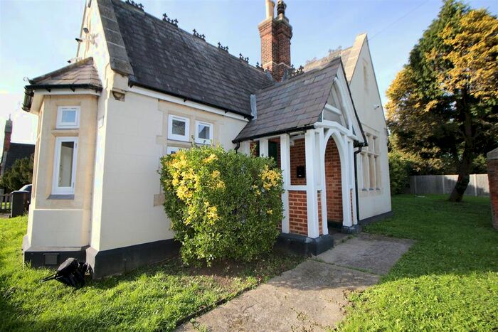 2 Bedroom Detached Bungalow To Rent In The Lodge, Cemetary, Waltham Abbey, EN9