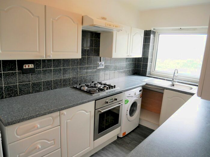 2 Bedroom Flat To Rent In North Hyde Lane, Hounslow, TW5