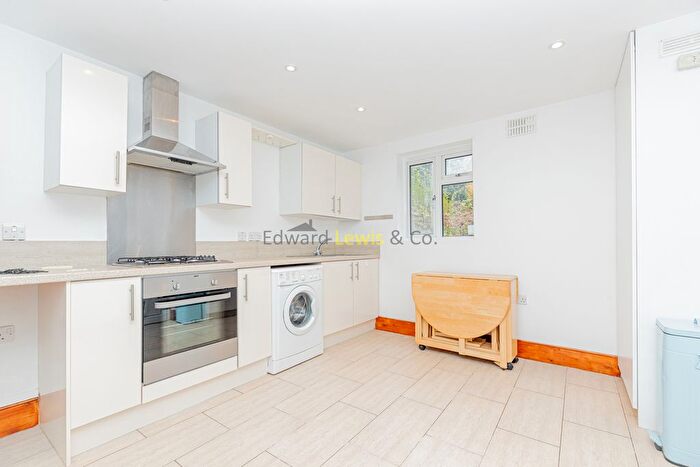 2 Bedroom Flat To Rent In Brooke Road, London, N16