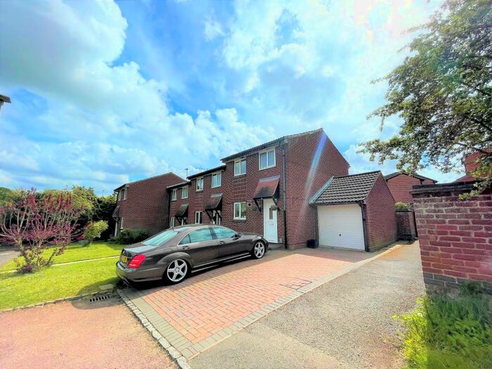 3 Bedroom End Of Terrace House To Rent In Woosehill, Wokingham, RG41