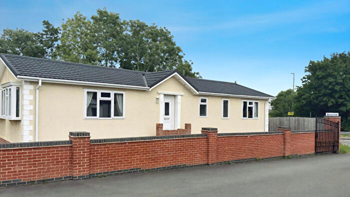2 Bedroom Park Home For Sale In Hinckley, Leicestershire, LE10