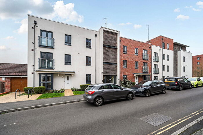 2 Bedroom Flat For Sale In Sinclair Drive Basingstoke, RG21