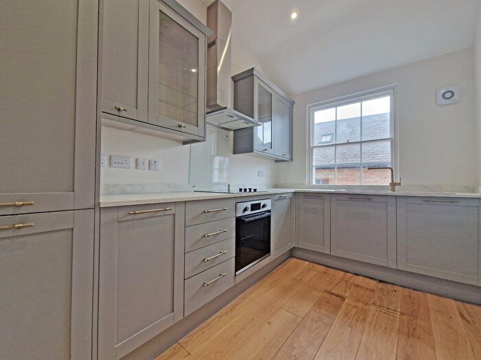 2 Bedroom Flat To Rent In Butchers Row, Banbury, Oxon, OX16
