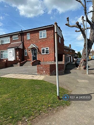 3 Bedroom End Of Terrace House To Rent In Whitchurch Road, Romford, RM3