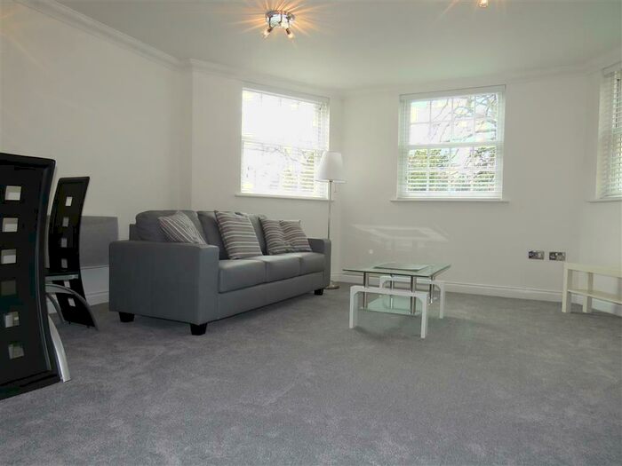 2 Bedroom Flat To Rent In John Cullis Gardens, Leamington Spa, CV32