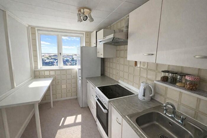 2 Bedroom Flat To Rent In Redbridge Lane East, Ilford, London, IG4