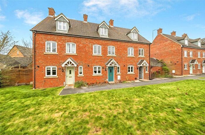 3 Bedroom Terraced House For Sale In Queen Elizabeth Drive, Swindon, Wiltshire, SN25