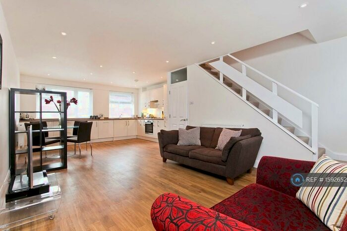 2 Bedroom Maisonette To Rent In Dorville Road, Lee, London, SE12