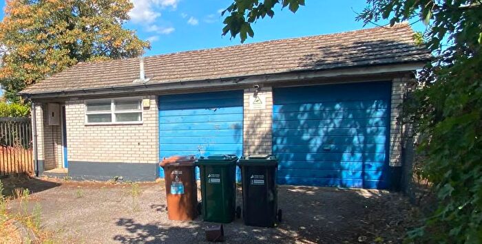 Garage / Parking For Sale In Love Lane, Abbots Langley, WD5