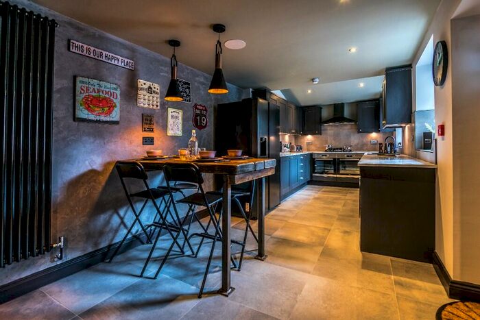 6 Bedroom House To Rent In Adelaide Road, Liverpool, Kensington Fields, - Available /, L7