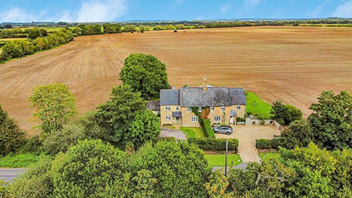 4 Bedroom Semi-Detached House For Sale In Buckland Road, Bampton, OX18