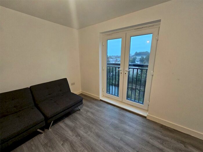 2 Bedroom Flat To Rent In Owens Road, Coventry, West Midlands, CV6