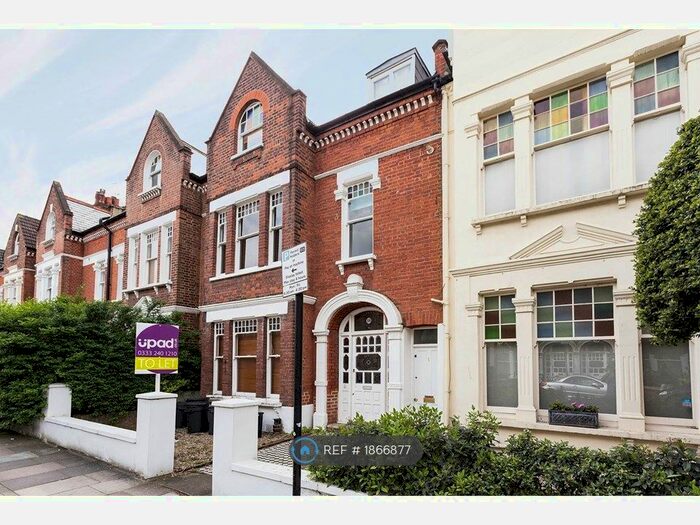 2 Bedroom Flat To Rent In Drakefield Road, London, SW17