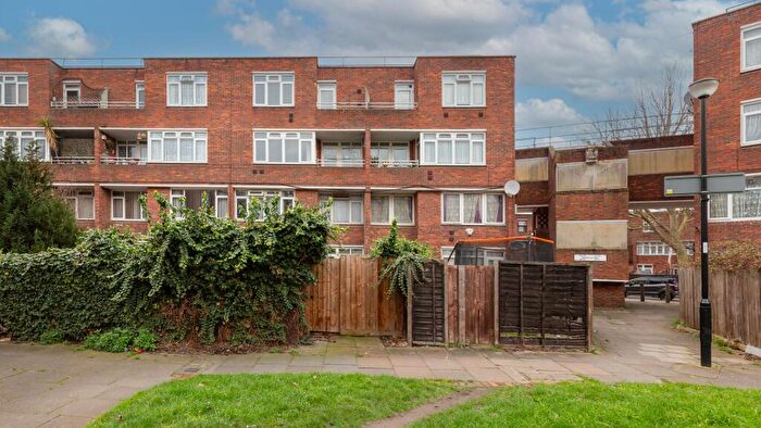 3 Bedroom Flat For Sale In Booth Close, Thamesmead, London, SE28