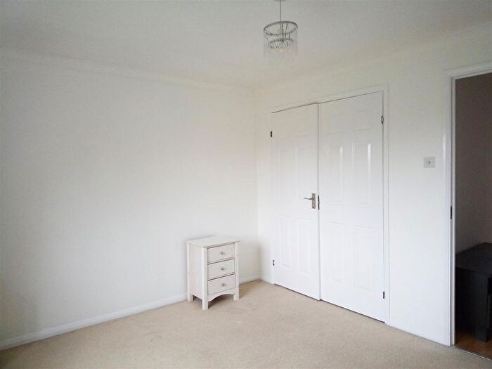 1 Bedroom Flat To Rent In Common Road, Langley, Slough, SL3