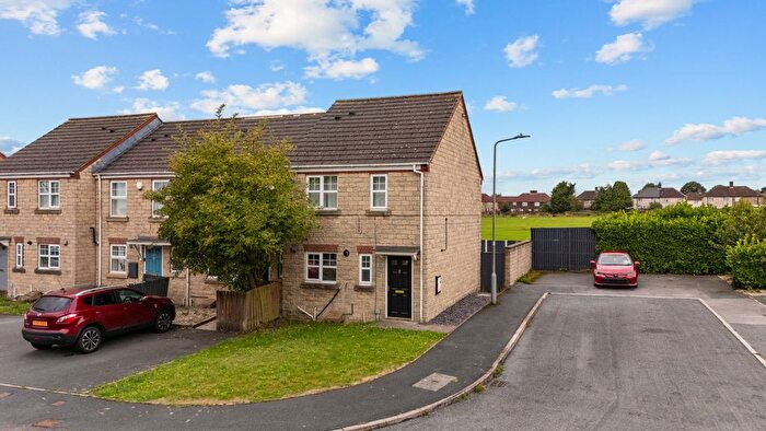 3 Bedroom End Of Terrace House For Sale In Braine Croft, Bradford, BD6