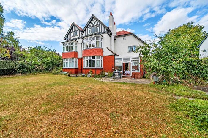 7 Bedroom Detached House For Sale In North Parade, West Park, Leeds, LS16