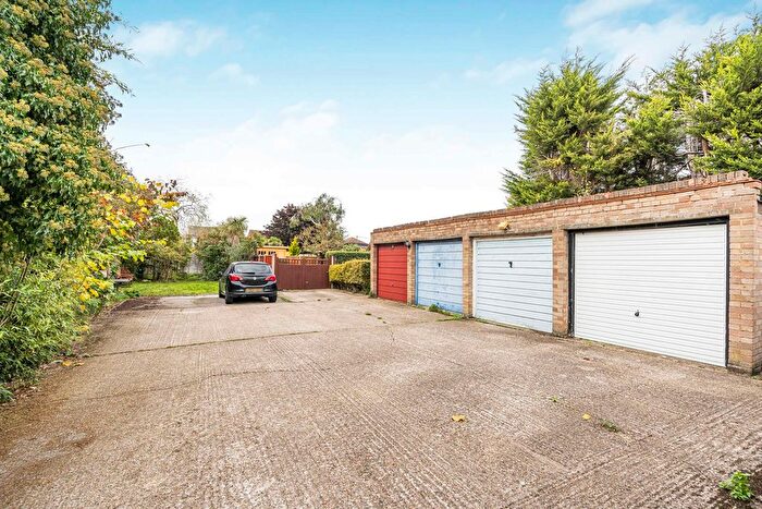 2 Bedroom Maisonette For Sale In Pear Tree Road, Ashford, Surrey, TW15