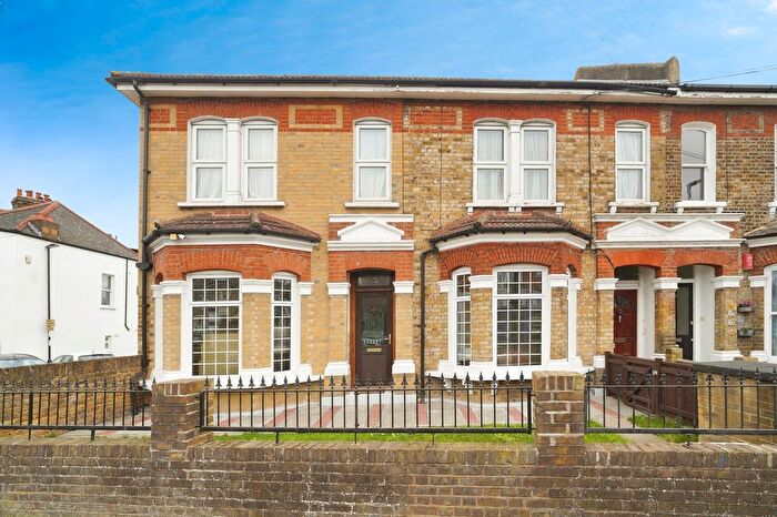 2 Bedroom Maisonette For Sale In Perry Hill, London, London, SE6