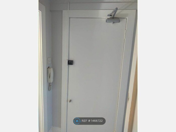 1 Bedroom Flat To Rent In Gleneagle Road, London, SW16