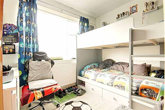 3 Bedroom End Of Terrace House For Sale In Albany Park Avenue, Enfield, EN3