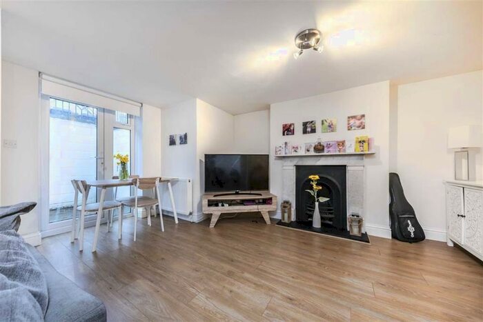 2 Bedroom Flat To Rent In Waldegrave Road, Teddington, TW11