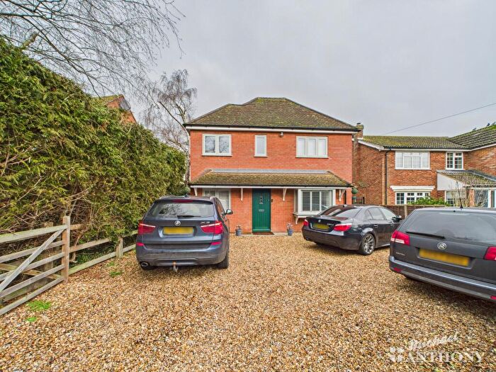 4 Bedroom Detached House For Sale In Church Road, Slapton, LU7