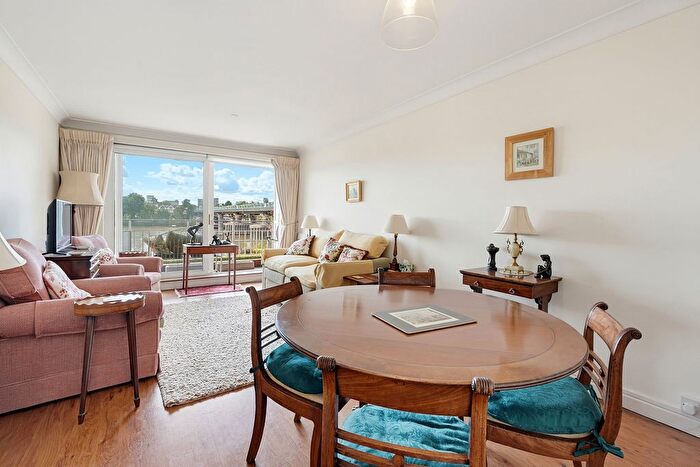 2 Bedroom Flat For Sale In Hulringham Court, Ranelagh Gardens, London, SW6