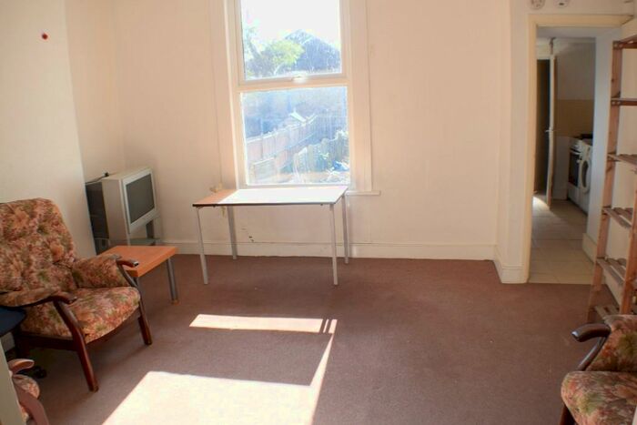 1 Bedroom Flat To Rent In Faversham Road, London, SE6